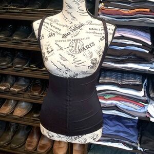 Flexes tummy tucker size small